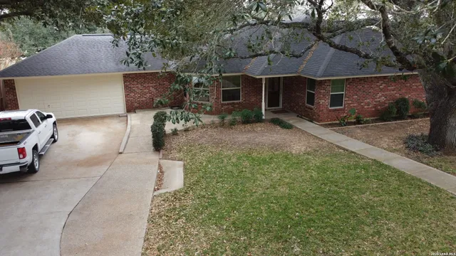 $457,123 | 604 Elm Street, Floresville, TX 78114