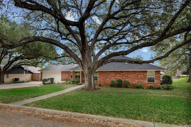 $457,123 | 604 Elm Street, Floresville, TX 78114