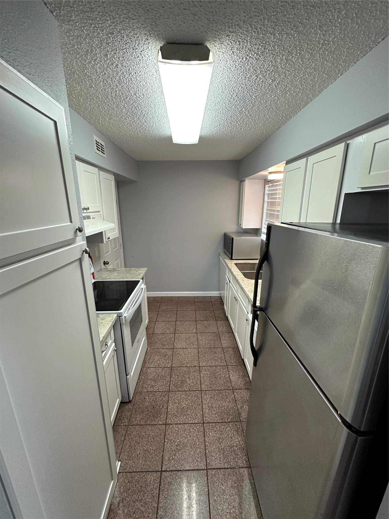 6701 Sands Point Drive, Unit 66 Houston, TX 77074 - Photo 10 of 19 a view of an empty room with a window