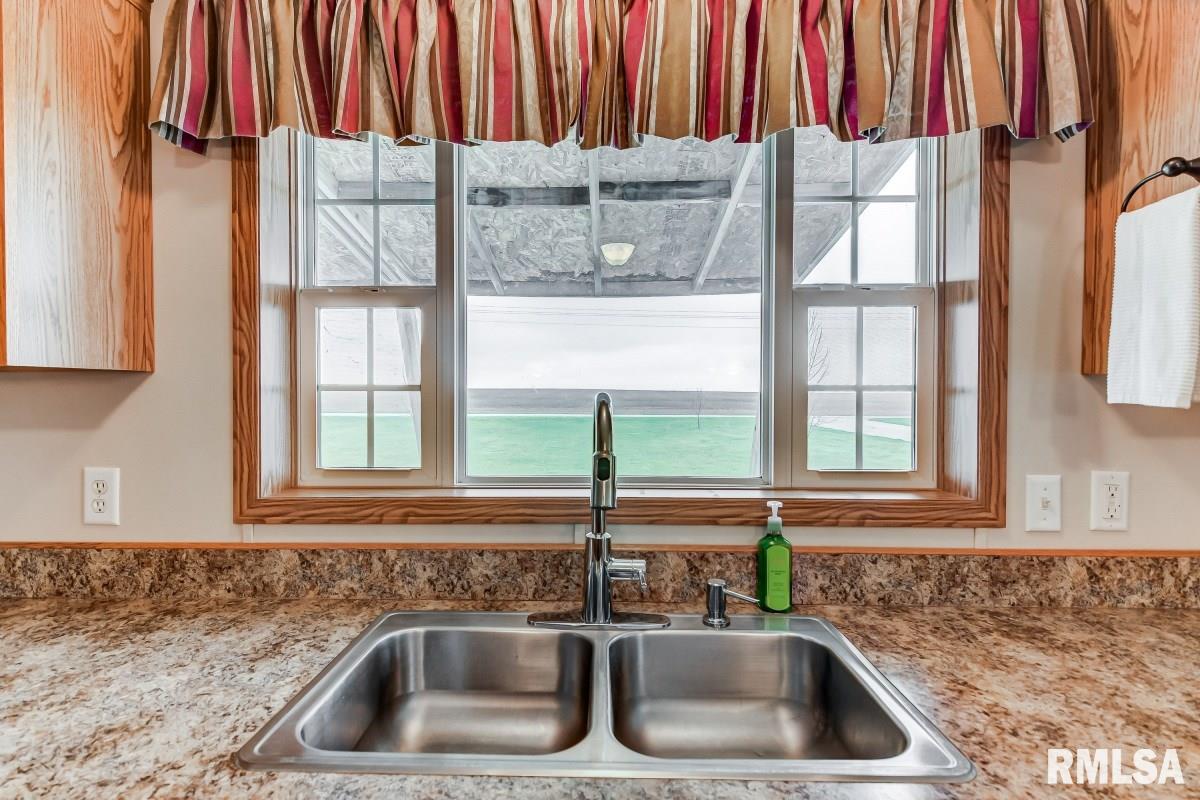 11635 Maurer Road Buffalo, IL 62515 - Photo 10 of 50 Gallery Image 10