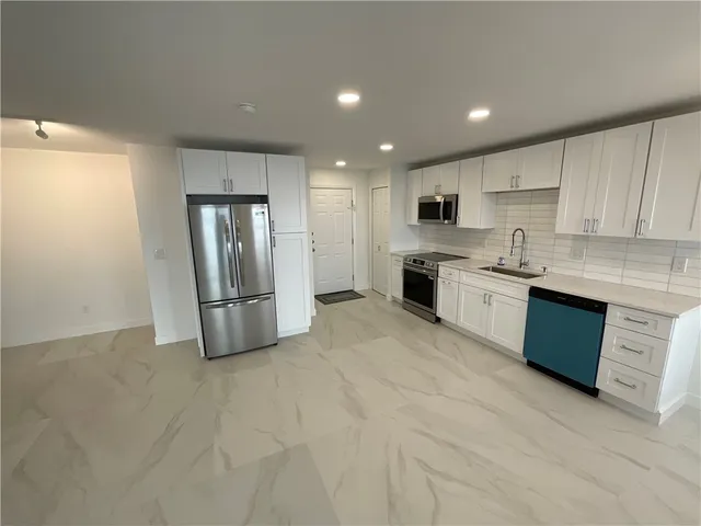 $359,000 | 33 Bullocks Point Avenue, Unit 5C, East Providence, RI 02915