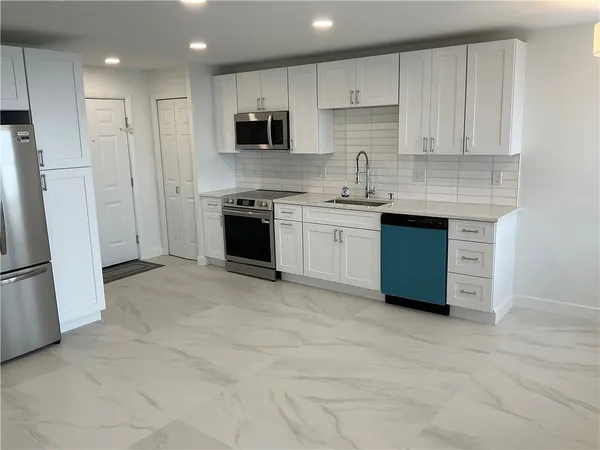 $349,000 | 33 Bullocks Point Avenue, Unit 5C, East Providence, RI 02915