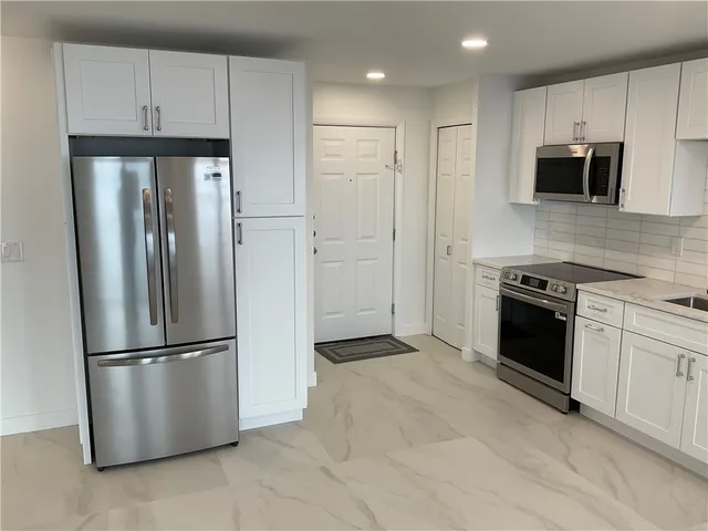 $359,000 | 33 Bullocks Point Avenue, Unit 5C, East Providence, RI 02915