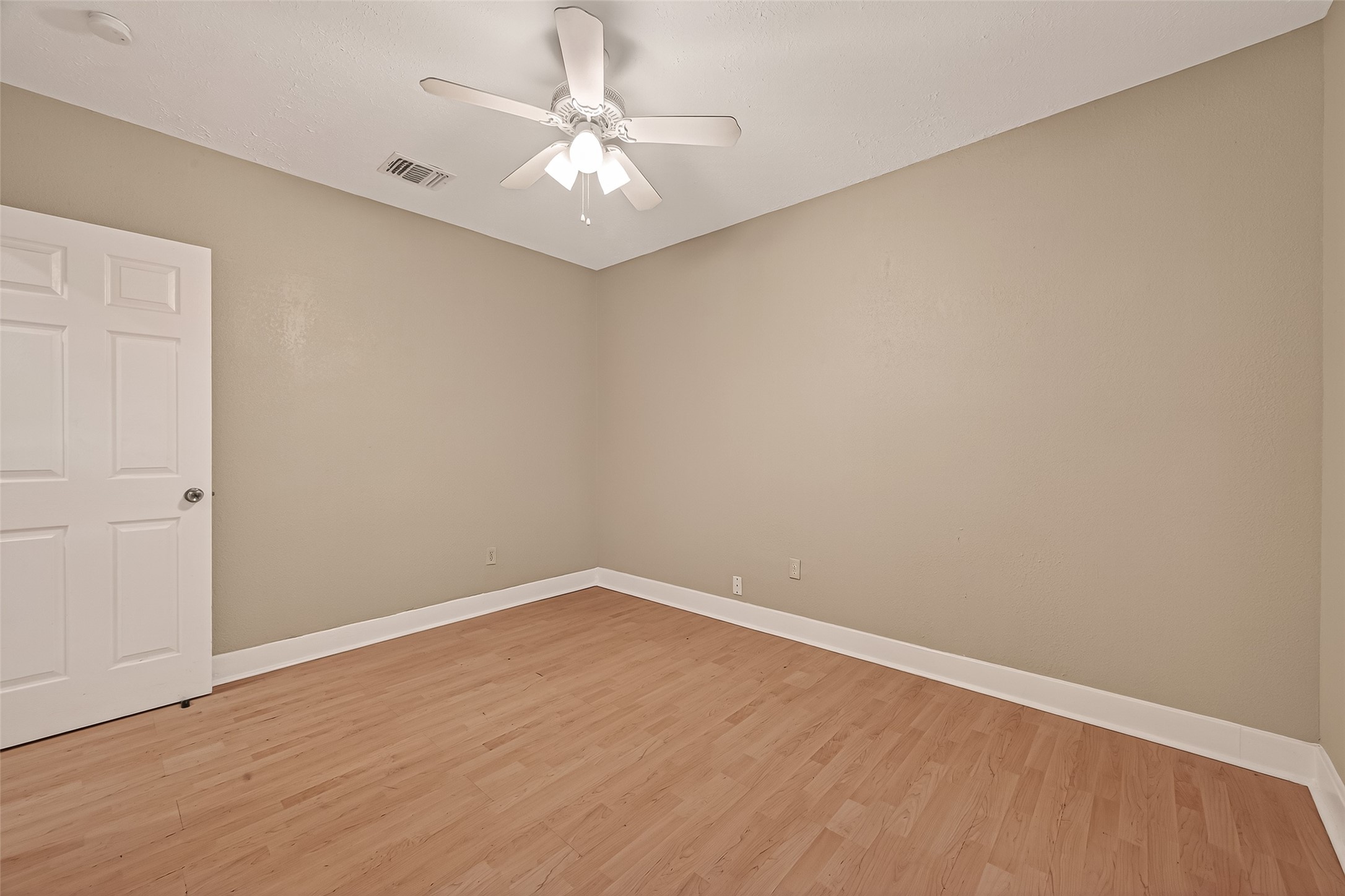 1402 Munger Street Houston, TX 77023 - Photo 17 of 22 Bedroom #2