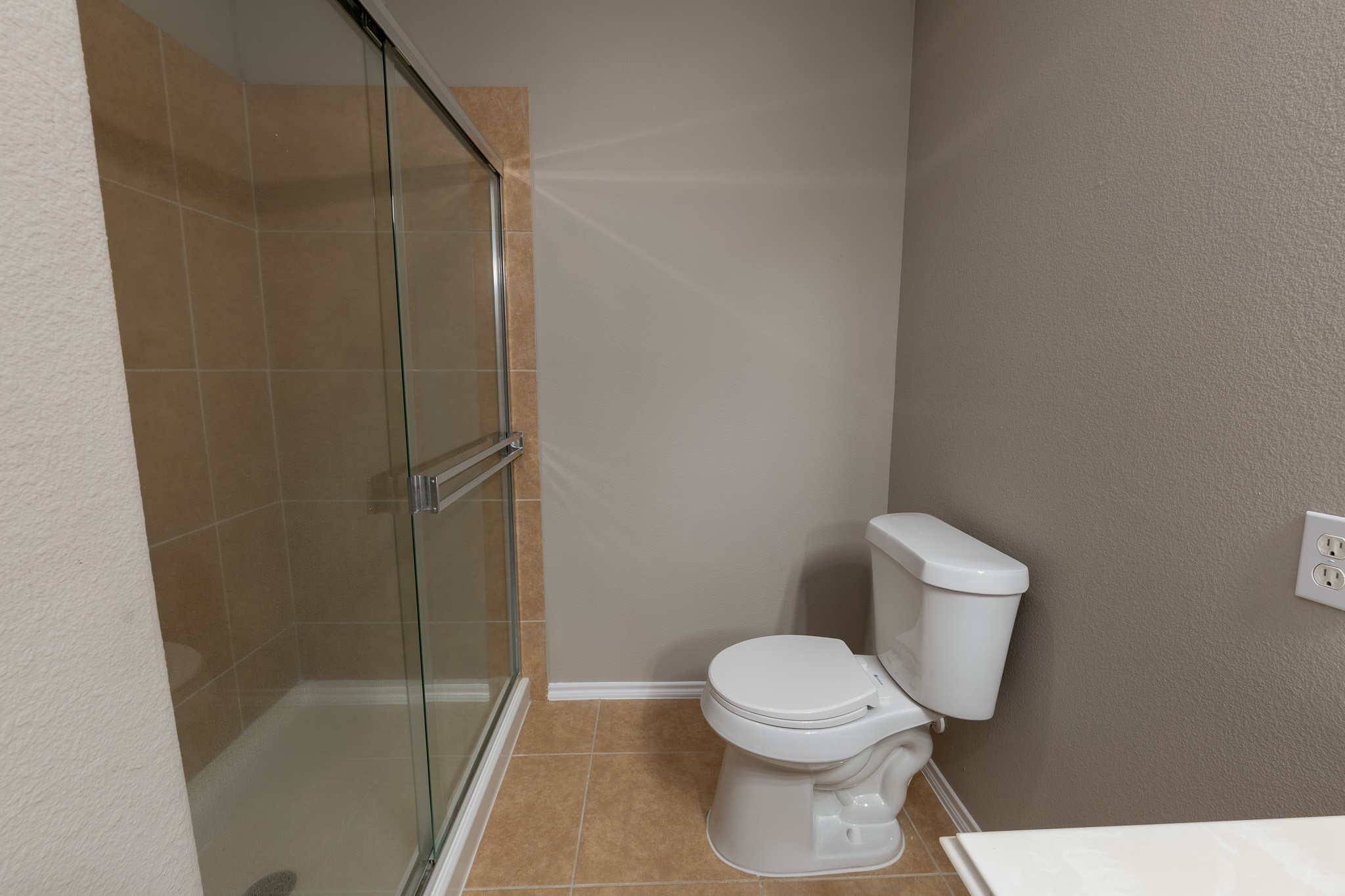 13600 Breton Ridge Street, Unit 35C Houston, TX 77070 - Photo 22 of 35 a bathroom with a toilet and shower