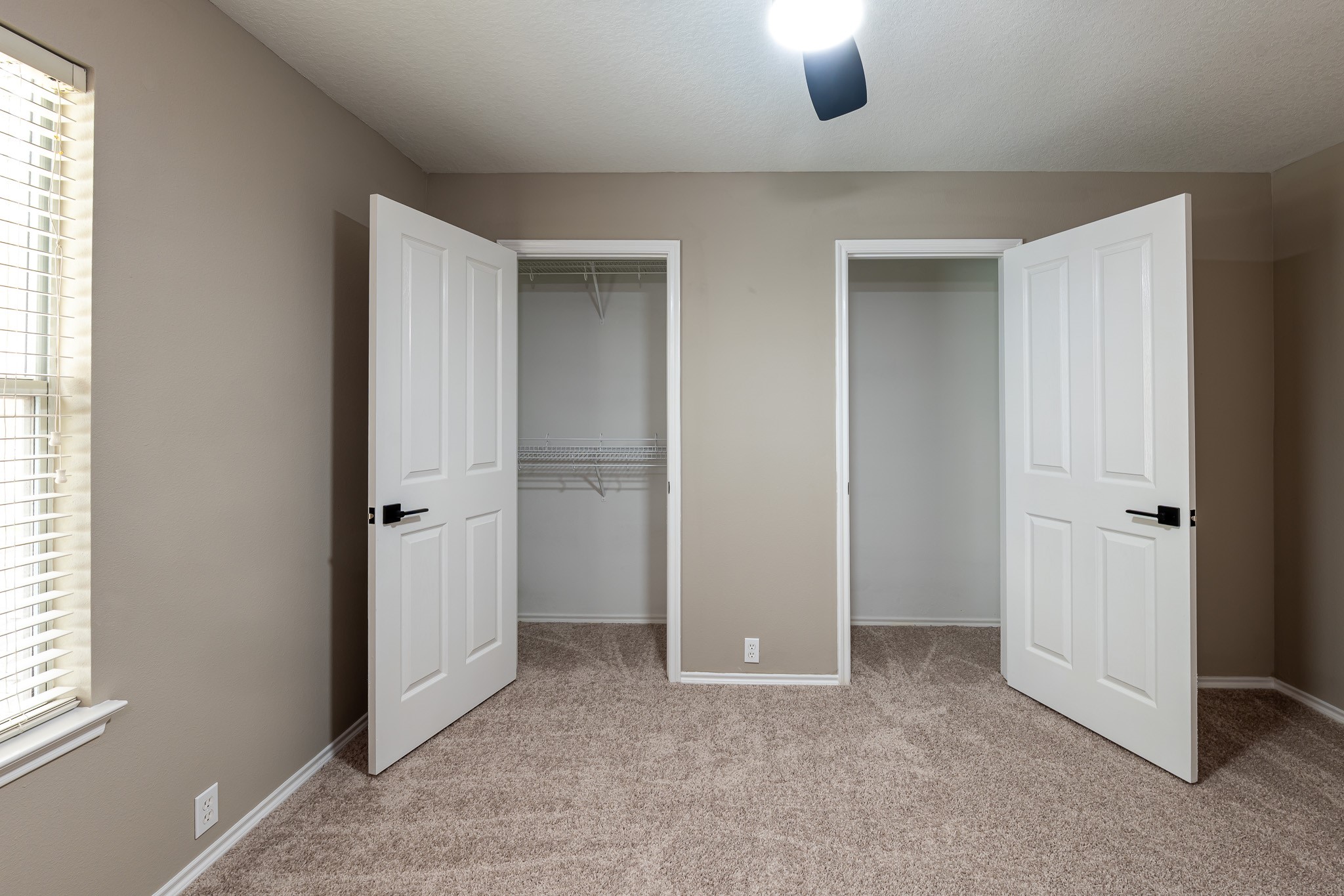 13600 Breton Ridge Street, Unit 35C Houston, TX 77070 - Photo 26 of 35 an empty room that has a window in it