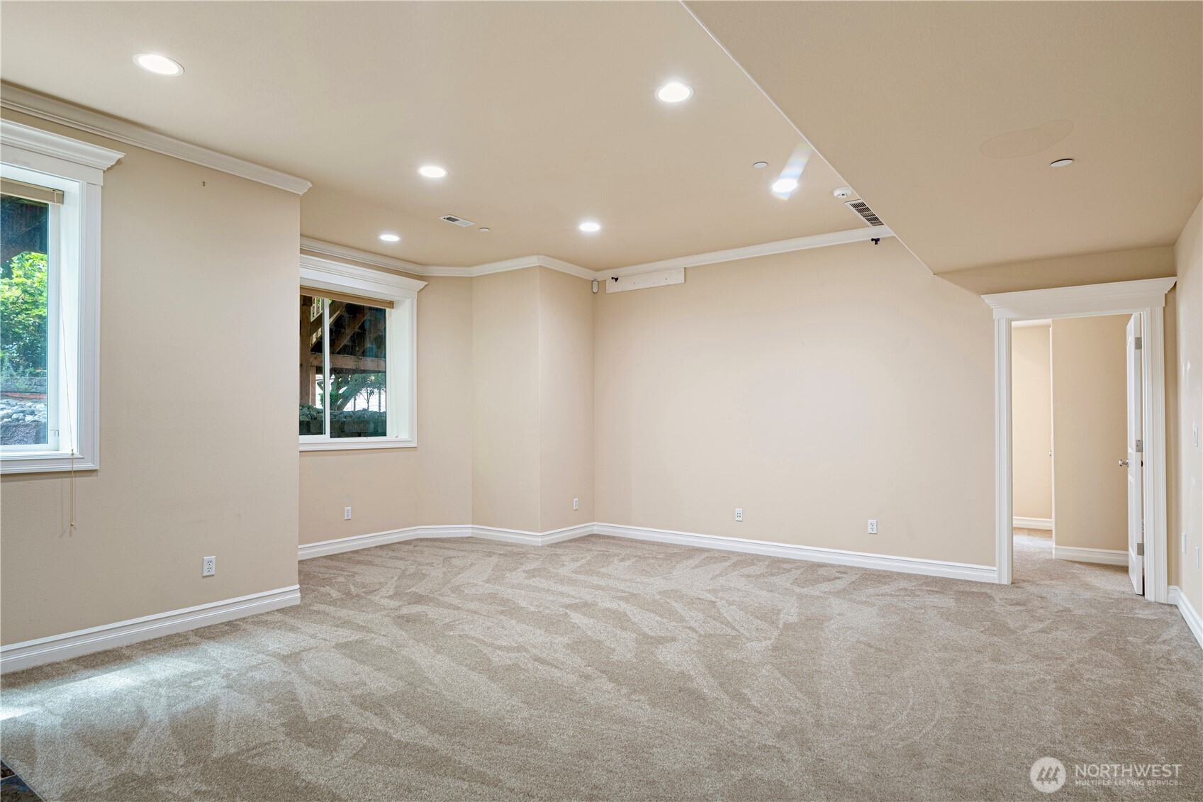 15025 Southeast 43rd Street Bellevue, WA 98006 - Photo 31 of 40