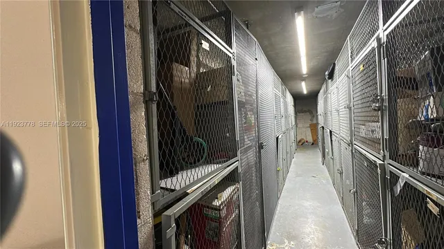 $2,550 | 200 Lakeview Drive, Unit 111, Weston, FL 33326