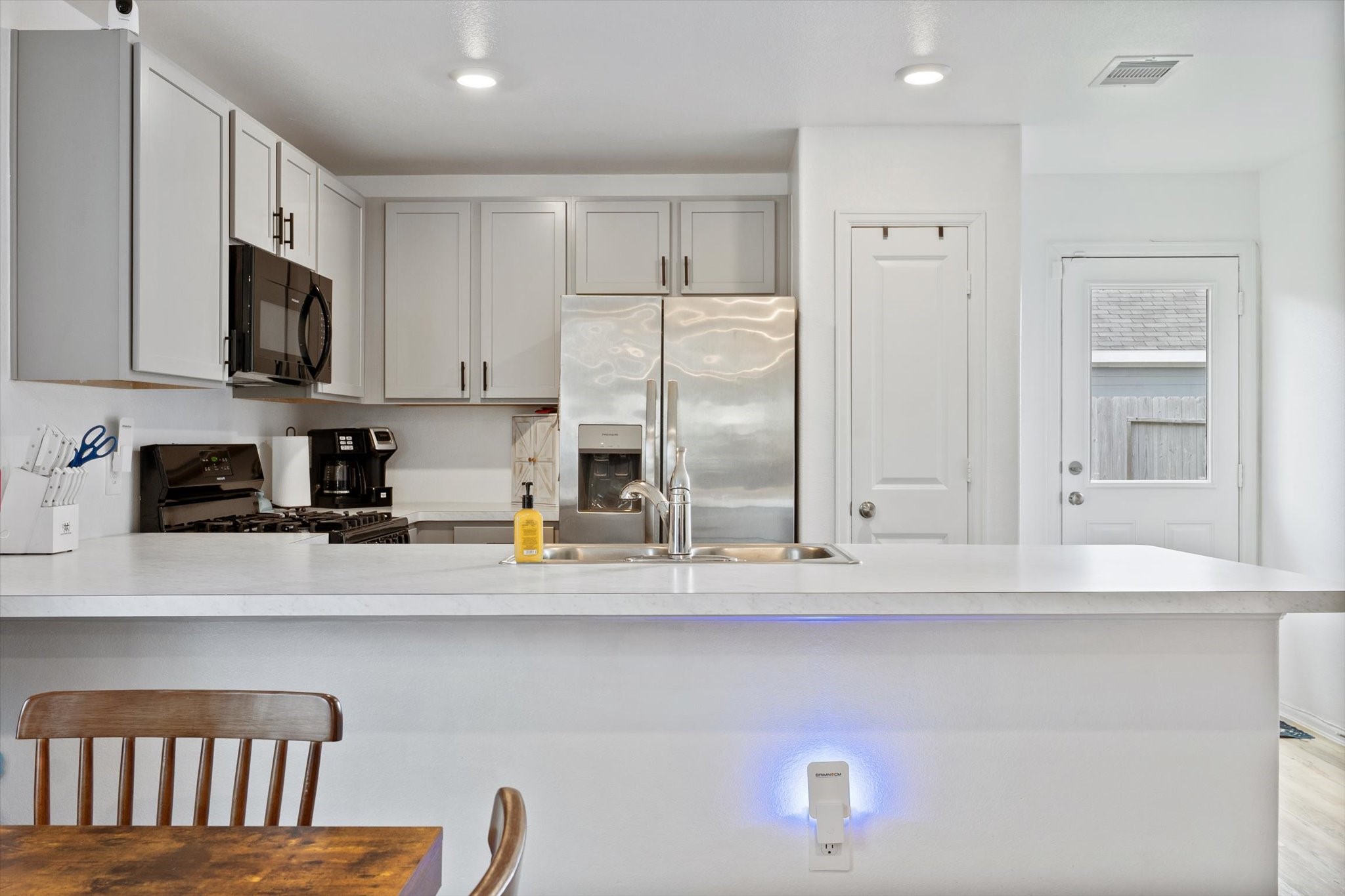 248 Rustic Ridge Circle Magnolia, TX 77354 - Photo 8 of 27 Open kitchen area