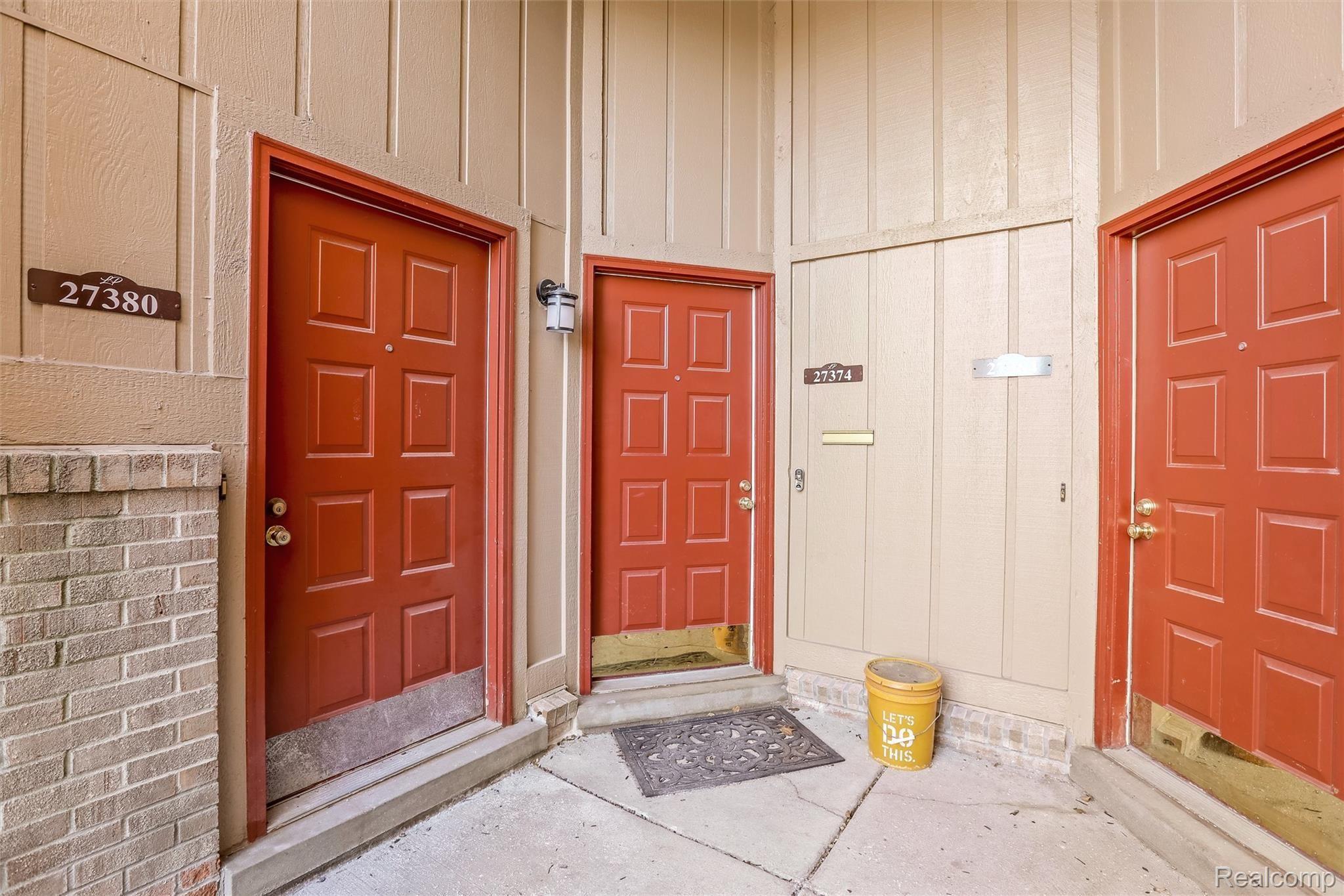 27374 Evergreen Road, Unit 4 Southfield, MI 48076 - Photo 2 of 26 27374 Evergreen Rd, Lathrup Village, MI 48076