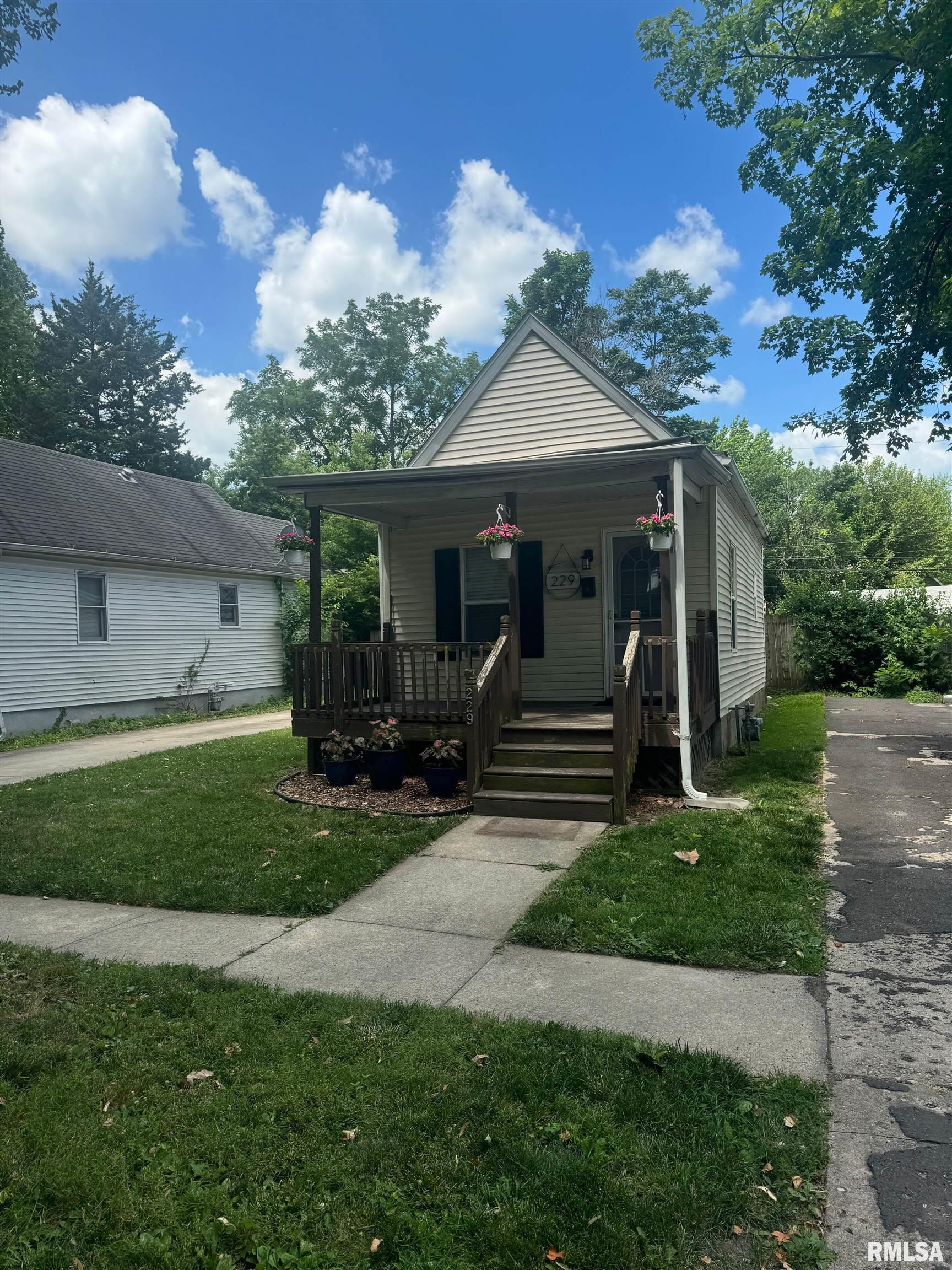 229 North English Avenue Springfield, IL 62702 - Photo 1 of 12 Gallery Image 1