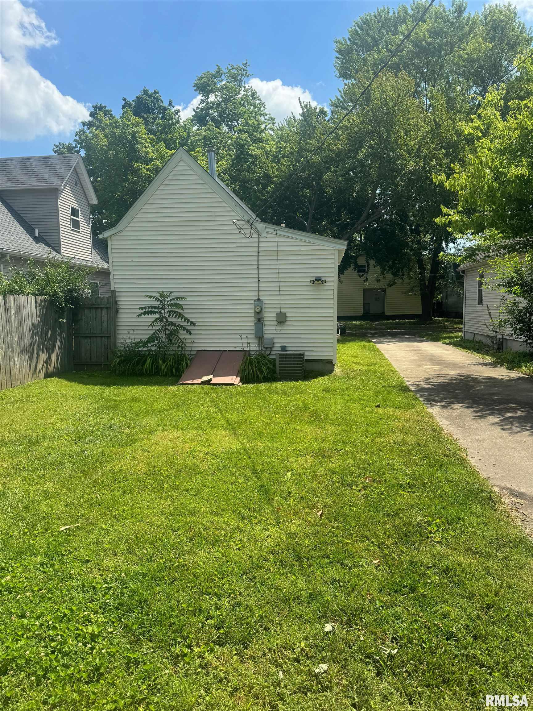 229 North English Avenue Springfield, IL 62702 - Photo 11 of 12 Gallery Image 11