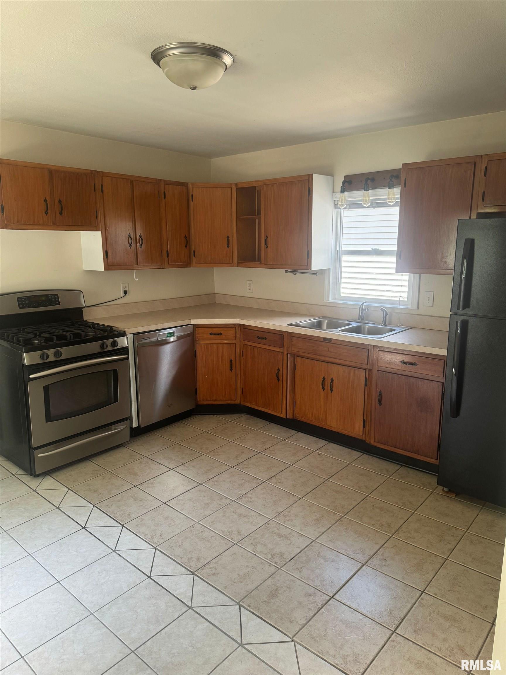229 North English Avenue Springfield, IL 62702 - Photo 4 of 12 Gallery Image 4