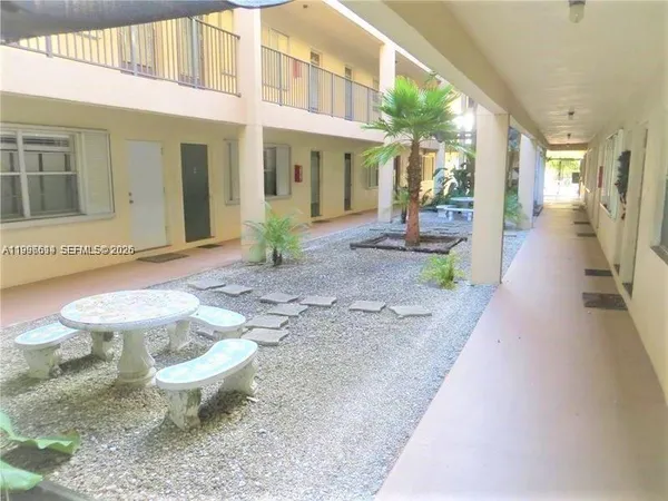 $1,550 | 348 South Federal Highway, Unit 11, Dania Beach, FL 33004