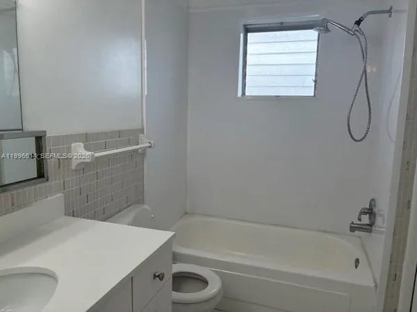 $1,550 | 348 South Federal Highway, Unit 11, Dania Beach, FL 33004