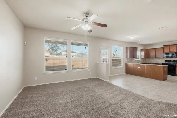 $1,750 | 11647 Zinnia, San Antonio, TX 78245