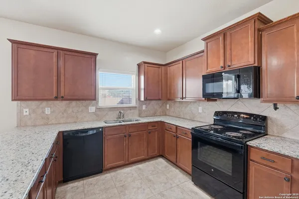 $1,750 | 11647 Zinnia, San Antonio, TX 78245