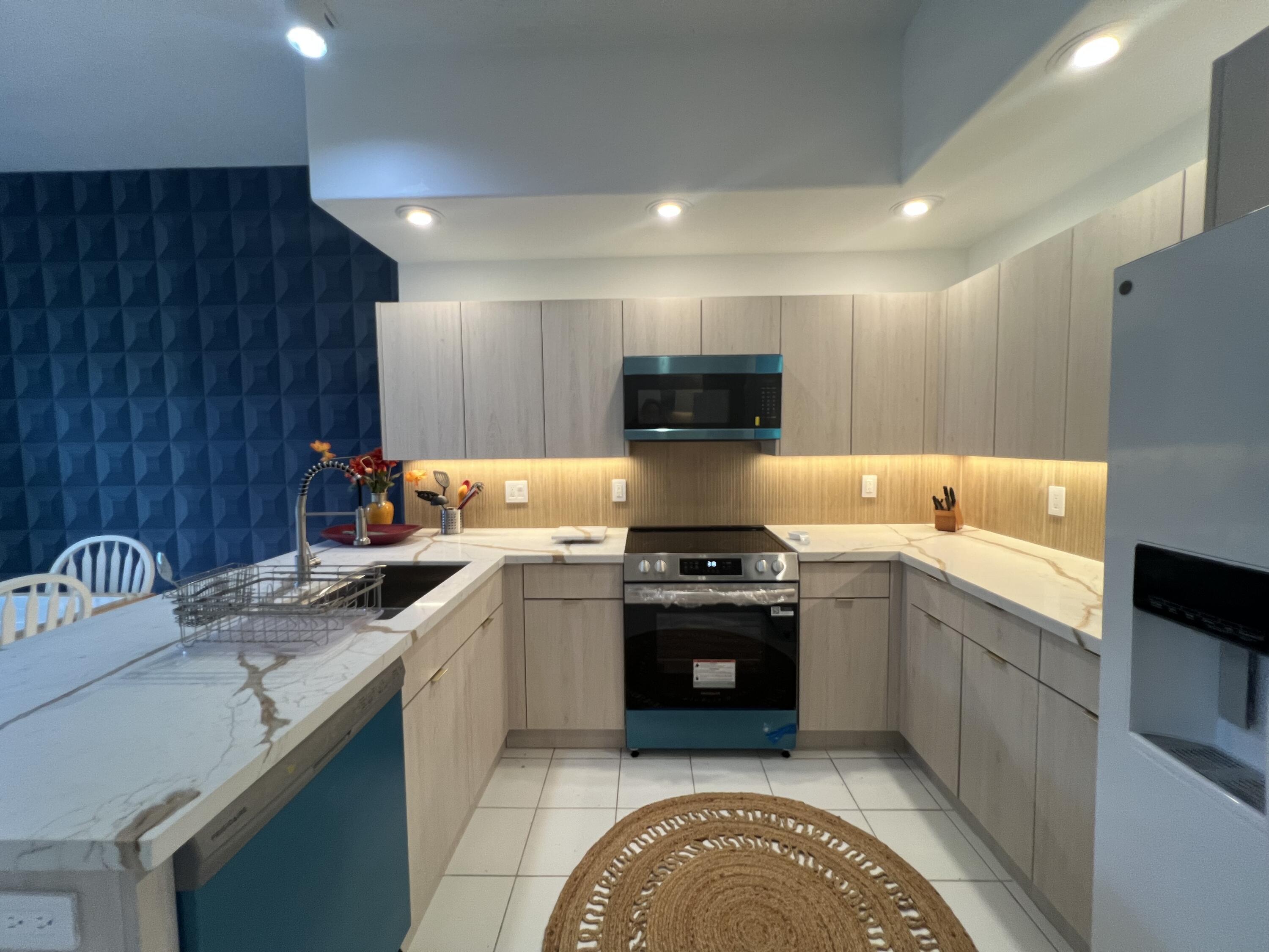 2431 Northwest 59th Street, Unit 404 Boca Raton, FL 33496 - Photo 8 of 27 IMG_4392