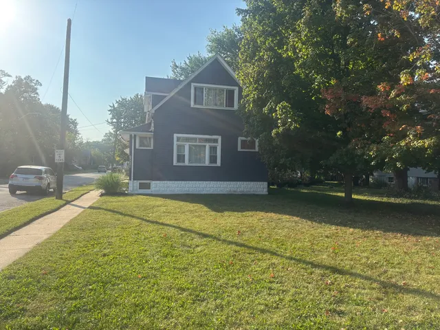 a room with a dresser