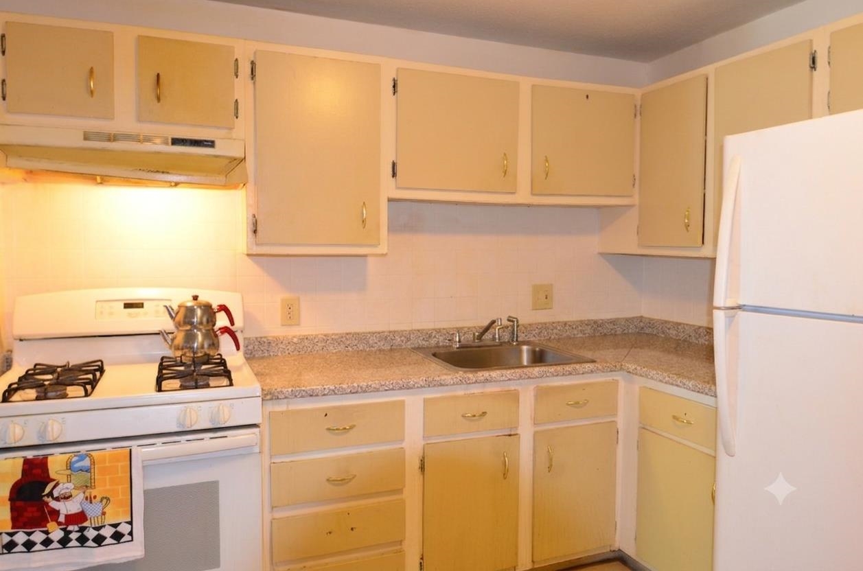 134 Mammoth Road, Unit 21 Hooksett, NH 03106 - Photo 7 of 17