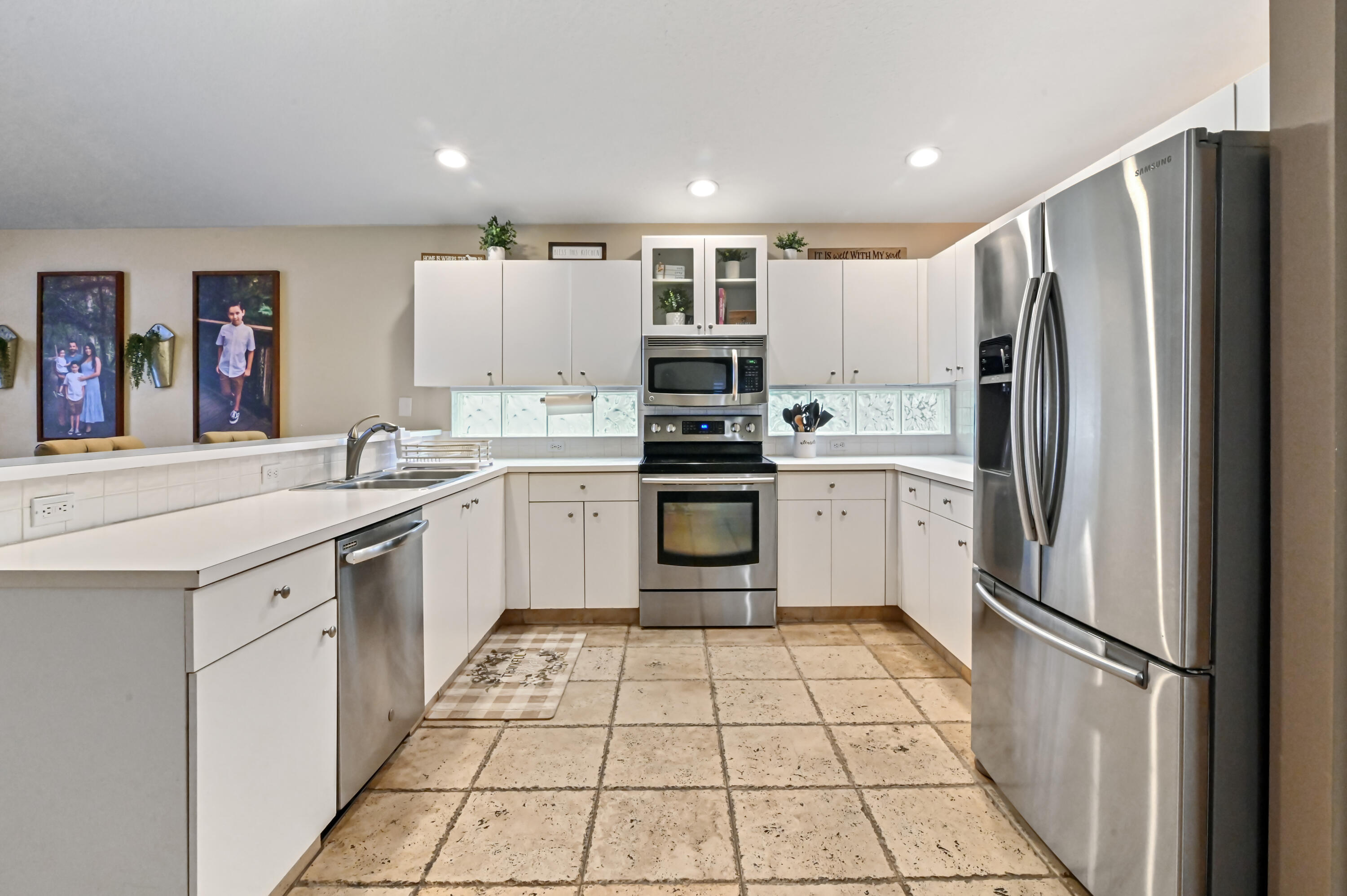 7226 Michigan Isle Road Lake Worth, FL 33467 - Photo 11 of 41 07 Kitchen 01