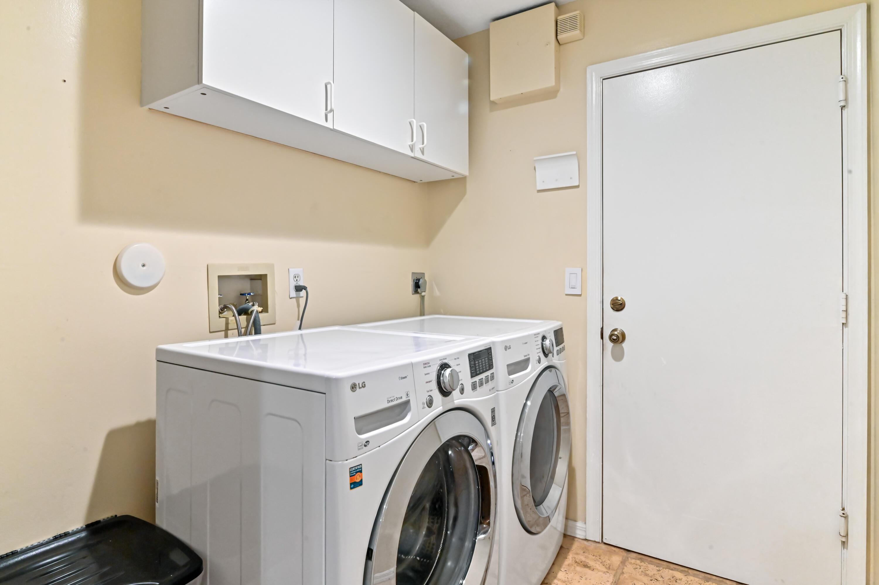 7226 Michigan Isle Road Lake Worth, FL 33467 - Photo 23 of 41 11 Laundry room 01
