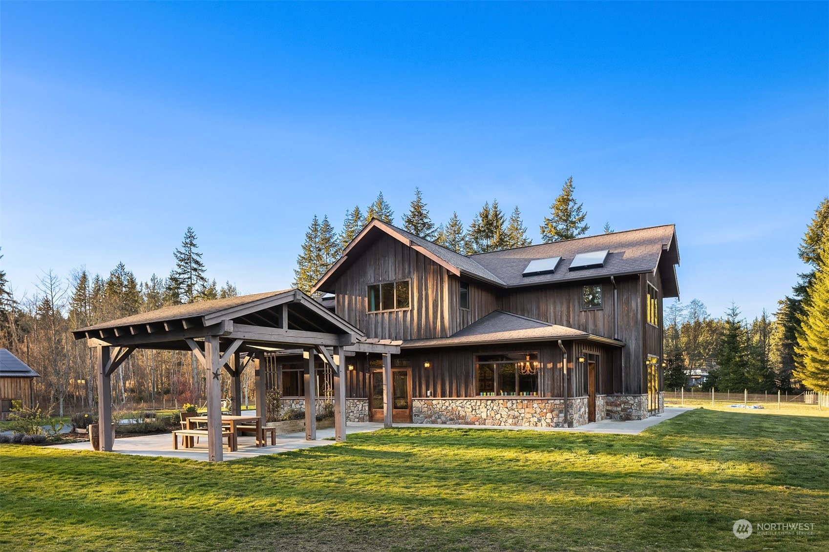 6571 Heggeness Road Clinton, WA 98236 - Photo 3 of 40 Gallery Image 3