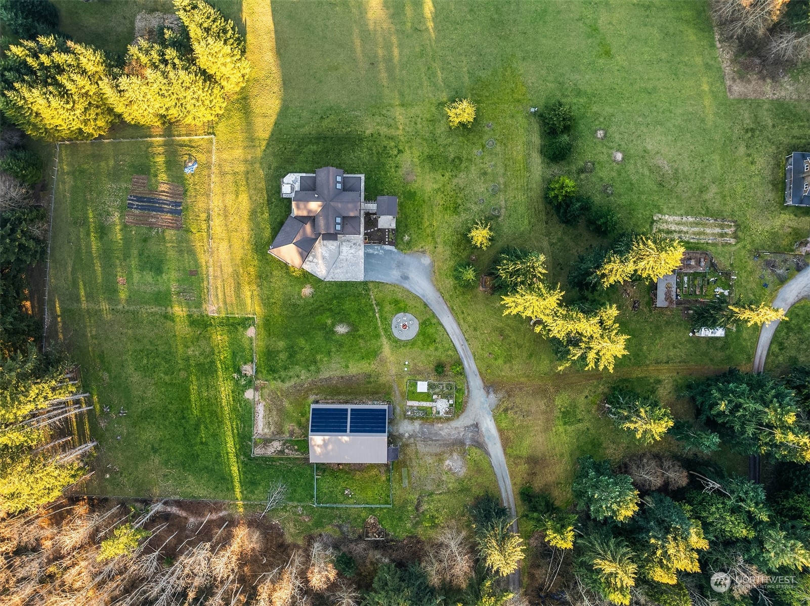 6571 Heggeness Road Clinton, WA 98236 - Photo 37 of 40 Gallery Image 37