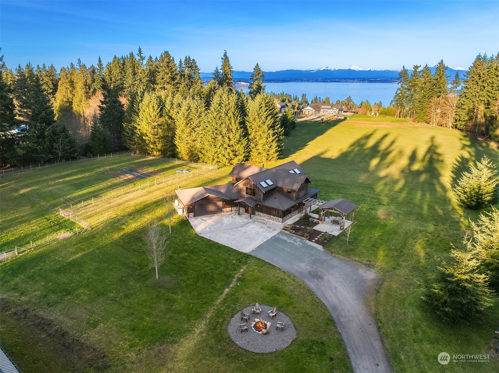 6571 Heggeness Road Clinton, WA 98236 - Photo 5 of 40 Gallery Image 5