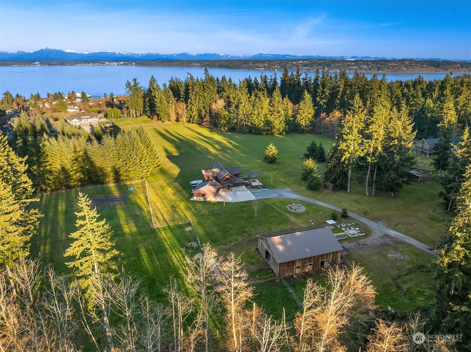 6571 Heggeness Road Clinton, WA 98236 - Photo 6 of 40 Gallery Image 6