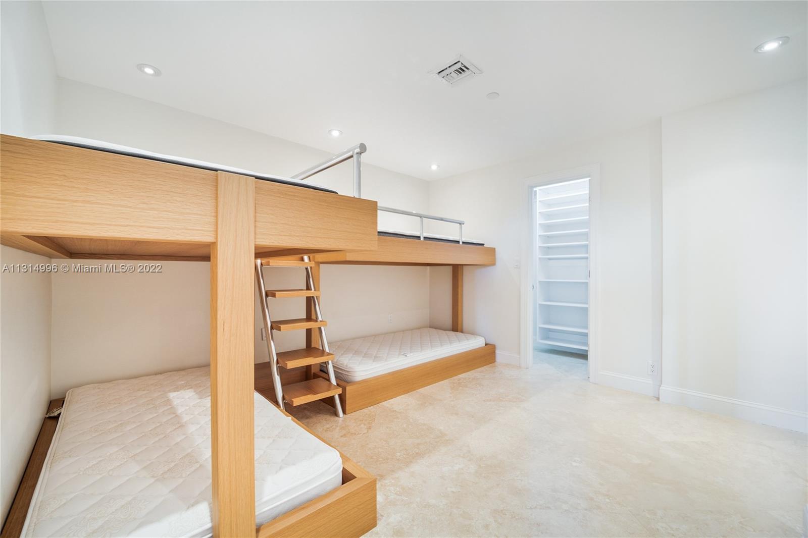 151 Crandon Boulevard, Unit 439 Key Biscayne, FL 33149 - Photo 12 of 24 a view of a room with gym equipment