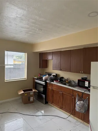 $2,400 | 573 Northwest 113th Street, Unit 573, Miami Shores, FL 33168