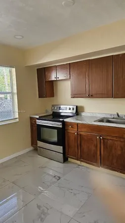 $2,300 | 573 Northwest 113th Street, Unit 573, Miami Shores, FL 33168