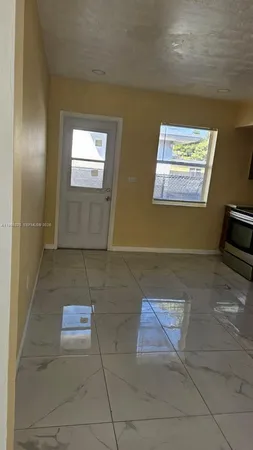 $2,300 | 573 Northwest 113th Street, Unit 573, Miami Shores, FL 33168