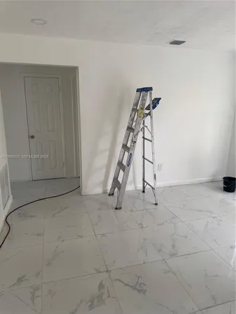 $2,400 | 573 Northwest 113th Street, Unit 573, Miami Shores, FL 33168