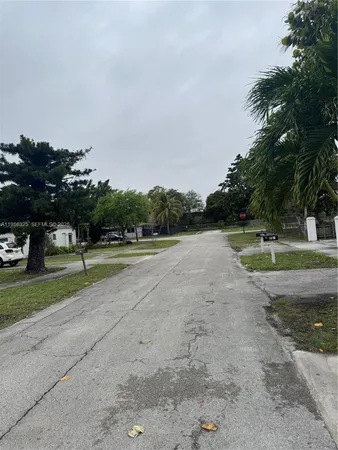 $2,400 | 573 Northwest 113th Street, Unit 573, Miami Shores, FL 33168