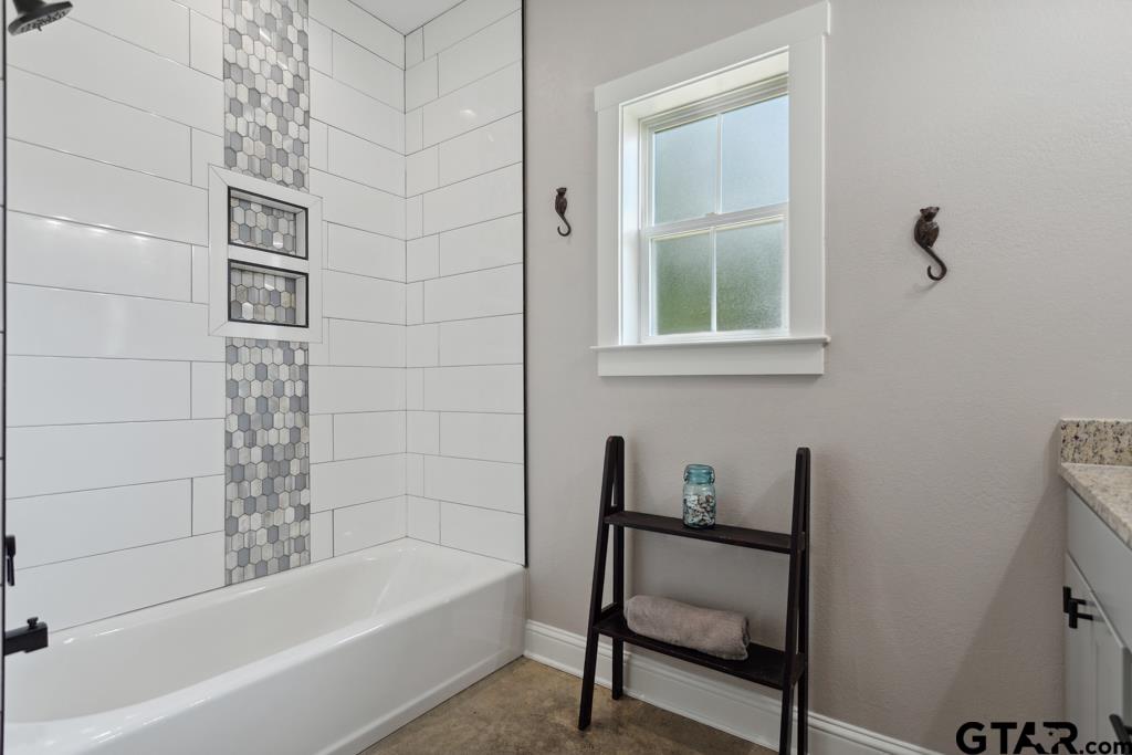 15767 County Road 285 Tyler, TX 75707 - Photo 25 of 44 a bathroom with a bathtub and a window