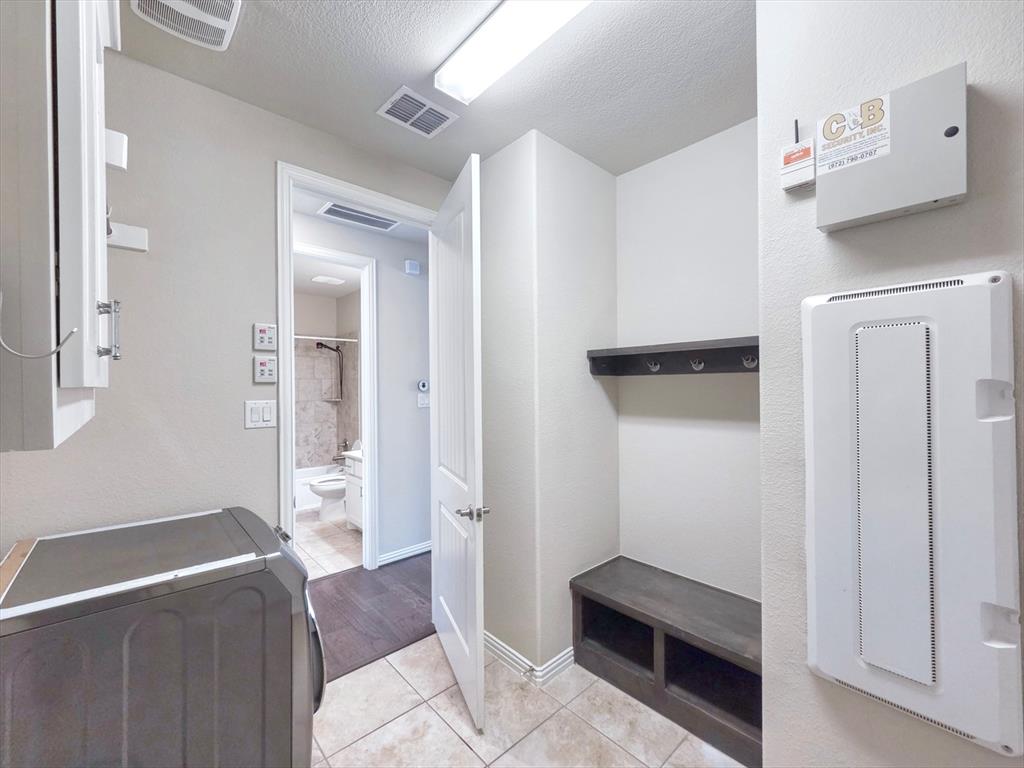 355 Prairie Ridge Lane Lewisville, TX 75056 - Photo 22 of 24 a living room with furniture and a gate