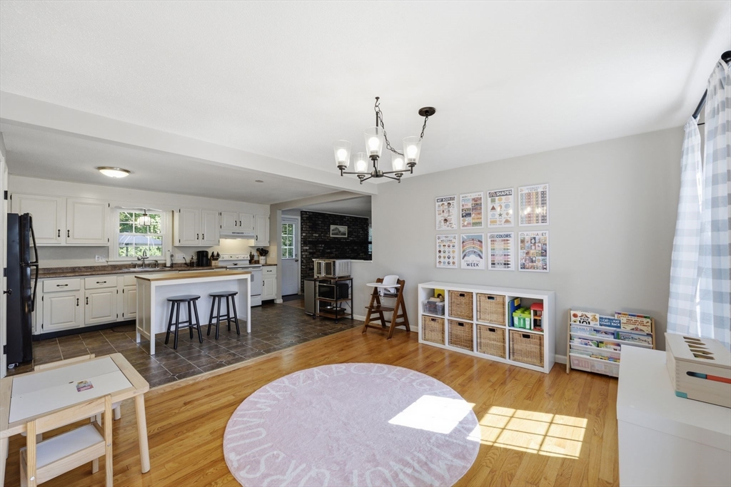 175 Pontoosic Road Westfield, MA 01085 - Photo 8 of 38