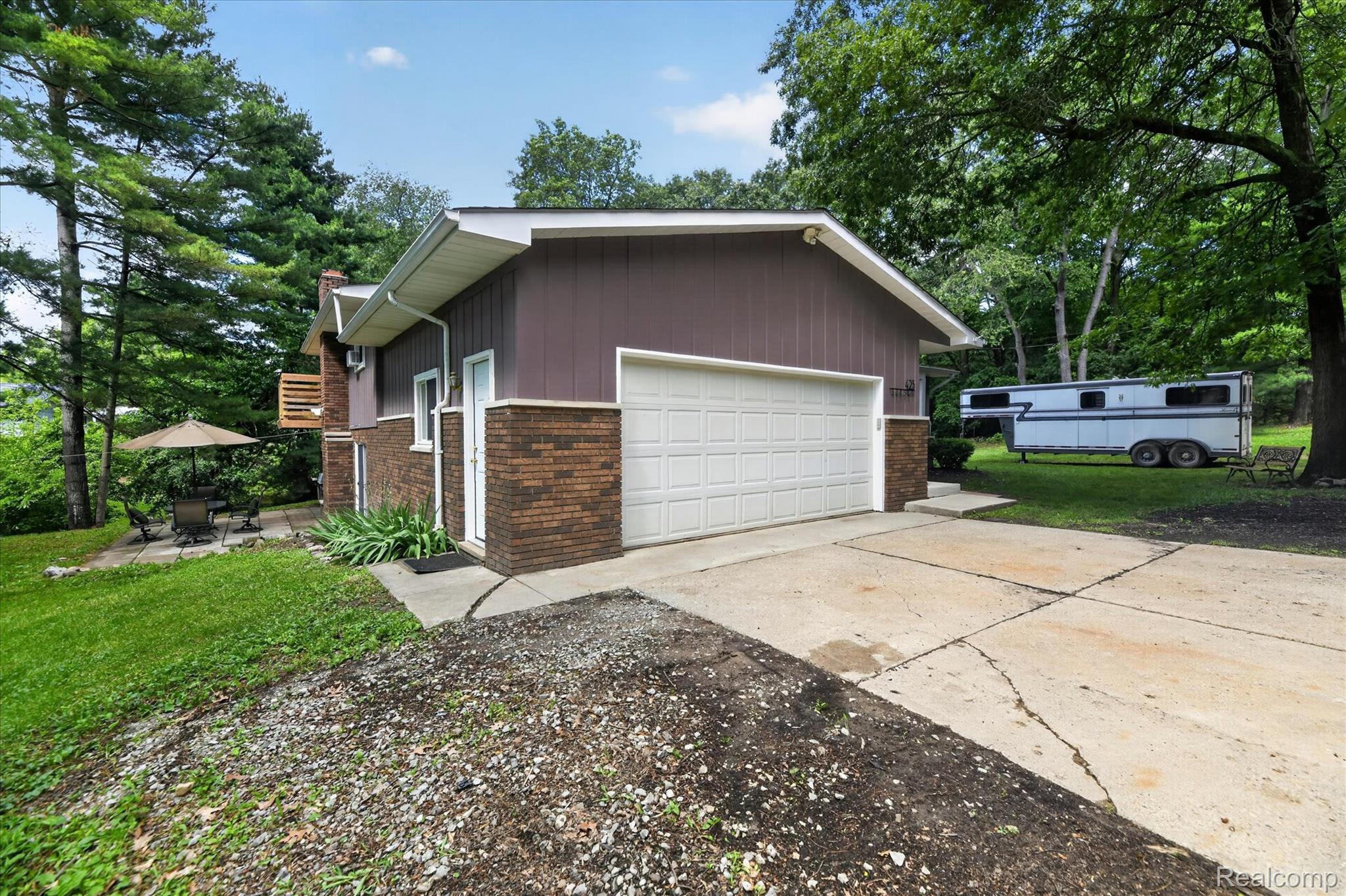 423 Sunset Street White Lake, MI 48383 - Photo 7 of 65 07-423-Sunset-St-Windowstill.jpg