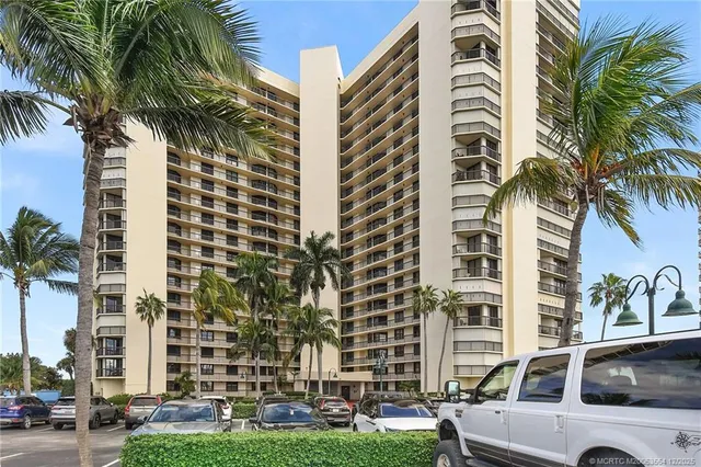 $3,300 | 9500 South Ocean Drive, Unit 307, Jensen Beach, FL 34957