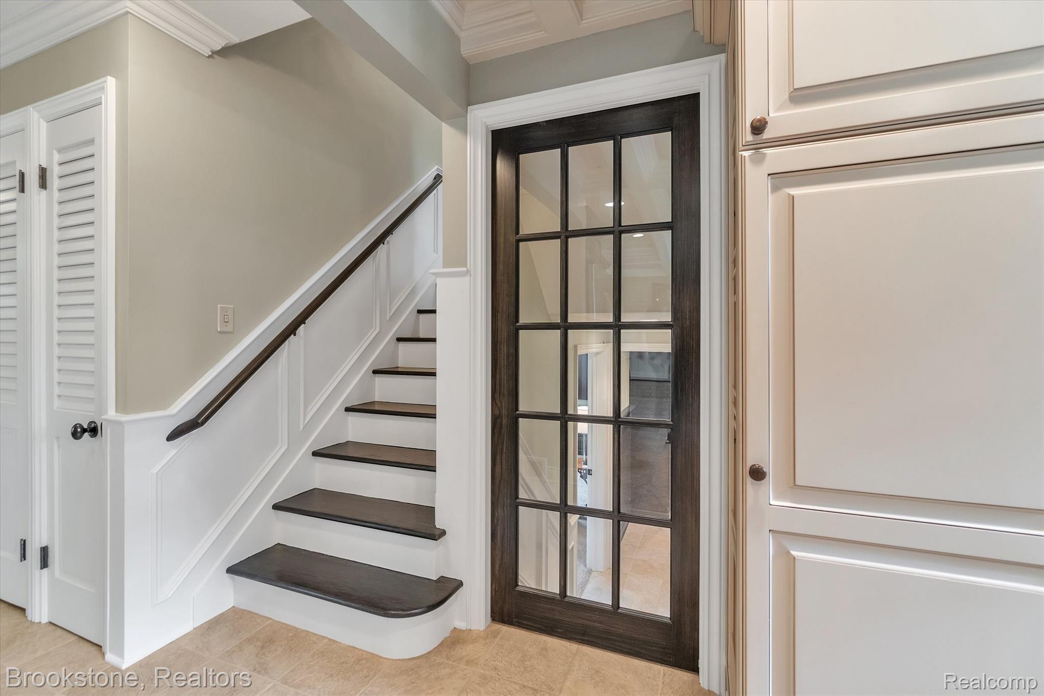 2515 Hickory Lawn Road Rochester, MI 48307 - Photo 11 of 35 30-2515-Hickory-Lawn-Rd-Rochester-Hills-MI-48307-WindowStill-Real-Estate-Photography-30.jpg
