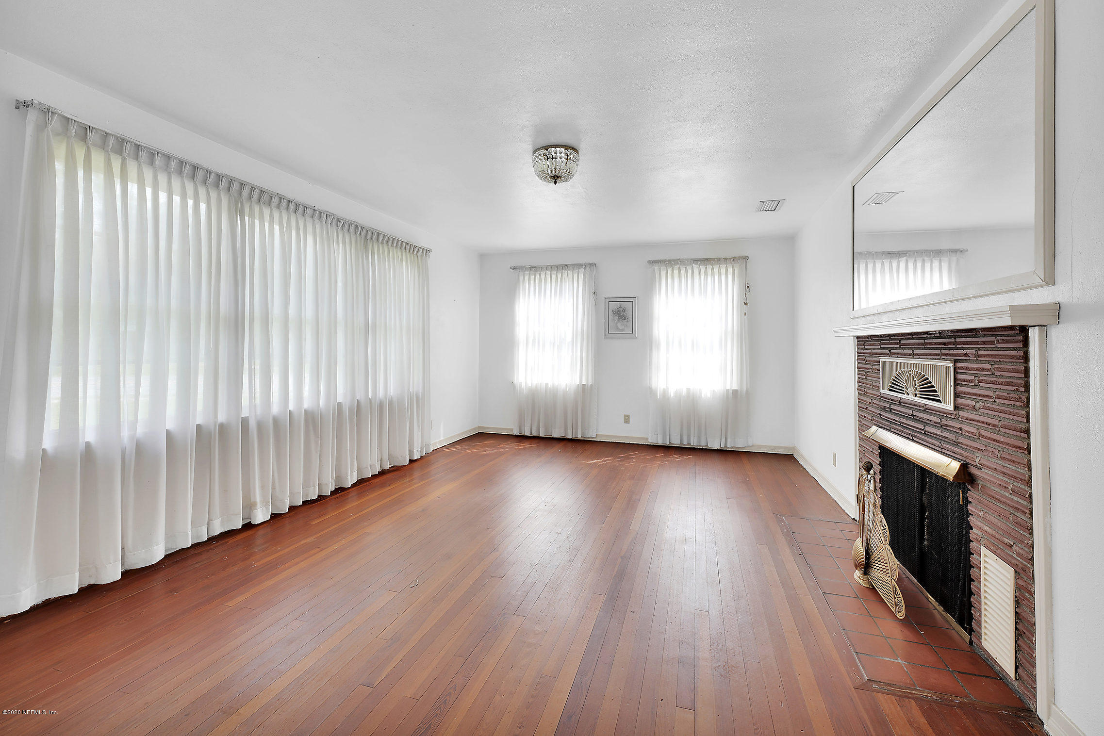 8300 Hogan Road Jacksonville, FL 32216 - Photo 8 of 61 Living Room