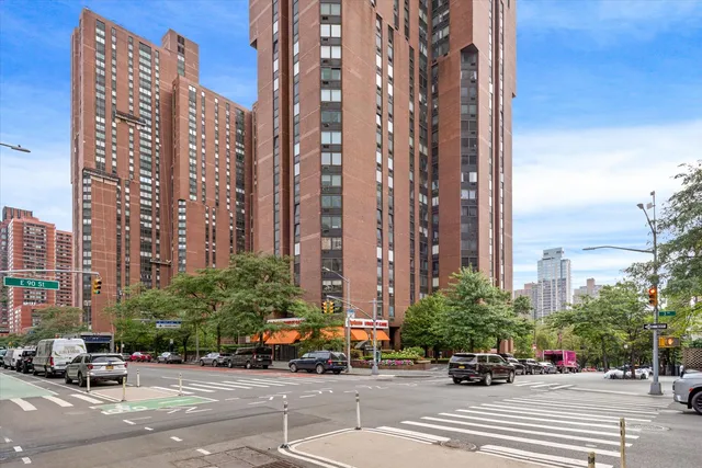 $1,490,000 | 1601 3rd Avenue, Unit 23K | Upper East Side