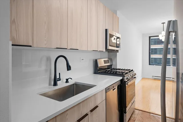 $1,490,000 | 1601 3rd Avenue, Unit 23K | Upper East Side