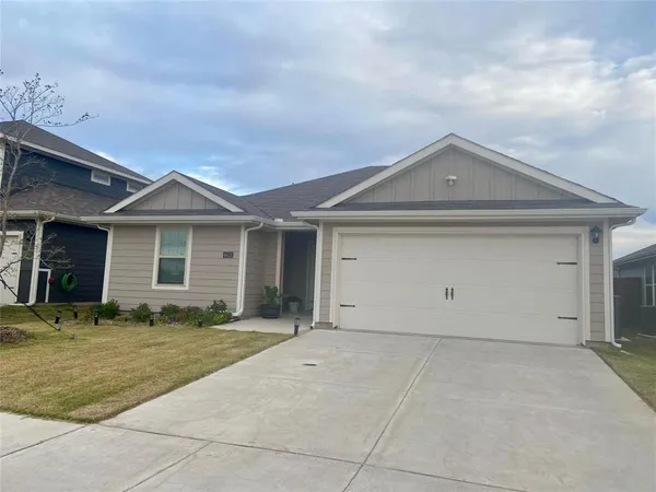 $1,800 | 6413 Shoreline Lane, Princeton, TX 75407