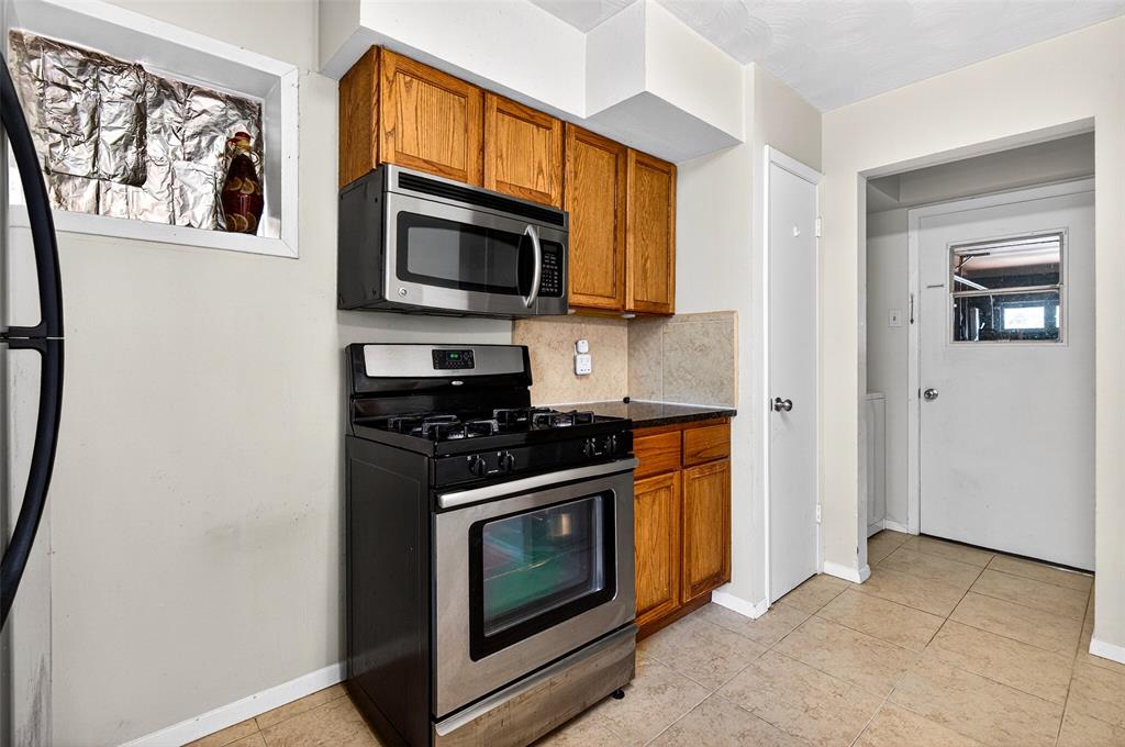 2718 Ridgewood Street Irving, TX 75062 - Photo 13 of 25 Kitchen