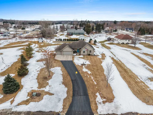 $549,900 | 3405 Hawk Ridge Trail, Green Bay, WI 54313