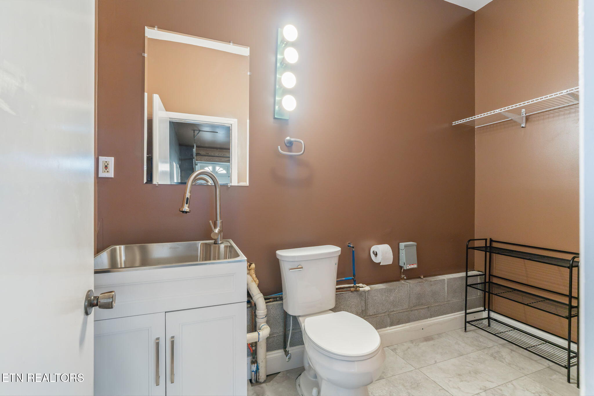 4853 Shady Road Strawberry Plains, TN 37871 - Photo 24 of 30 Garage 1/2 bath