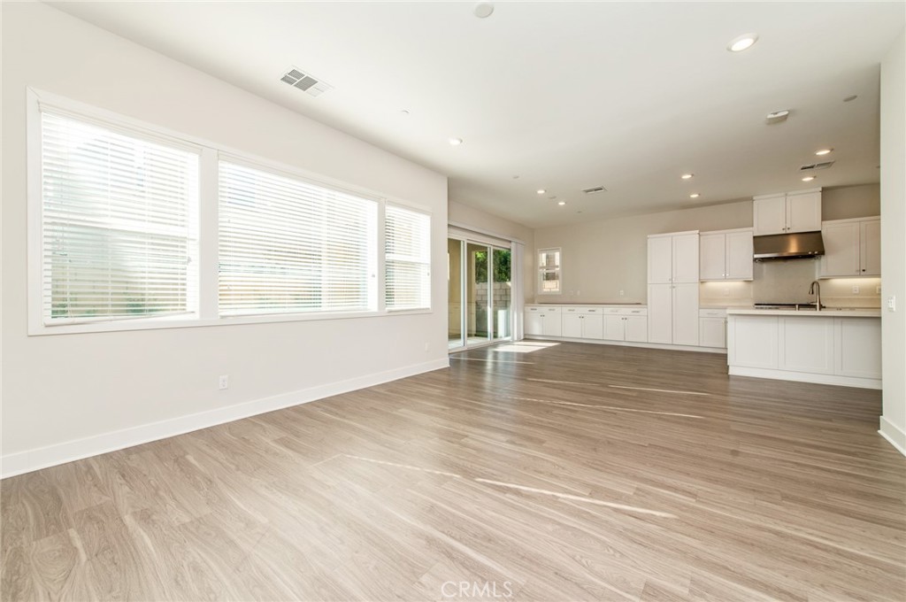 631 Cardona Lake Forest, CA 92630 - Photo 13 of 38